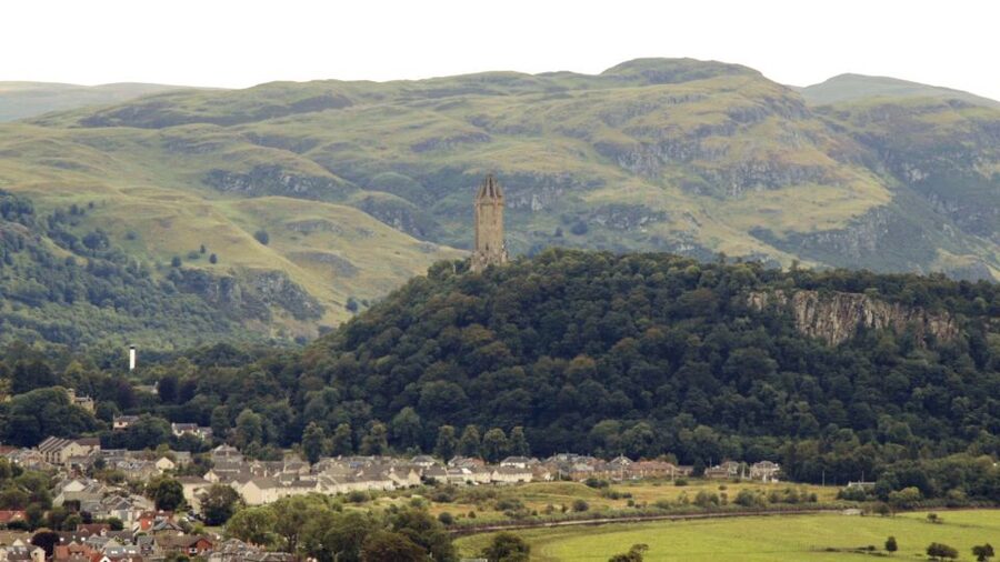 Edinburgh: Stirling, Whisky and St Andrews Tour in Spanish - Who should book this day trip