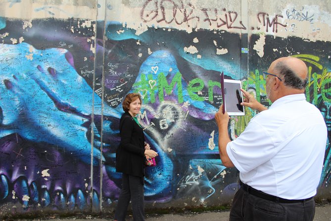 Famous 1.5 hour Belfast Murals Tour - Shankill Road and a view from the other side