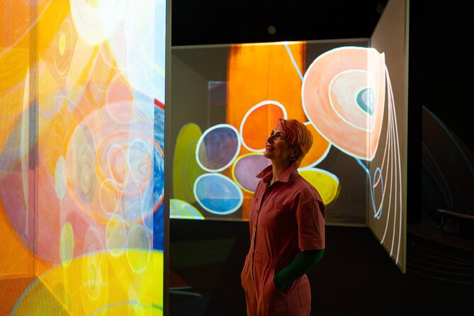 Frameless - Immersive Art Experience in London - The Art of Abstraction: a digital maze of shape and color