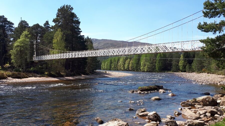 From Aberdeen: Balmoral Estate & Royal Deeside Tour - Why the guide matters so much