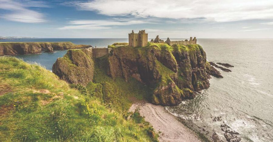 From Aberdeen: Dunnottar Castle and Cairngorms Day Trip - Cairngorms National Park by minibus and on foot