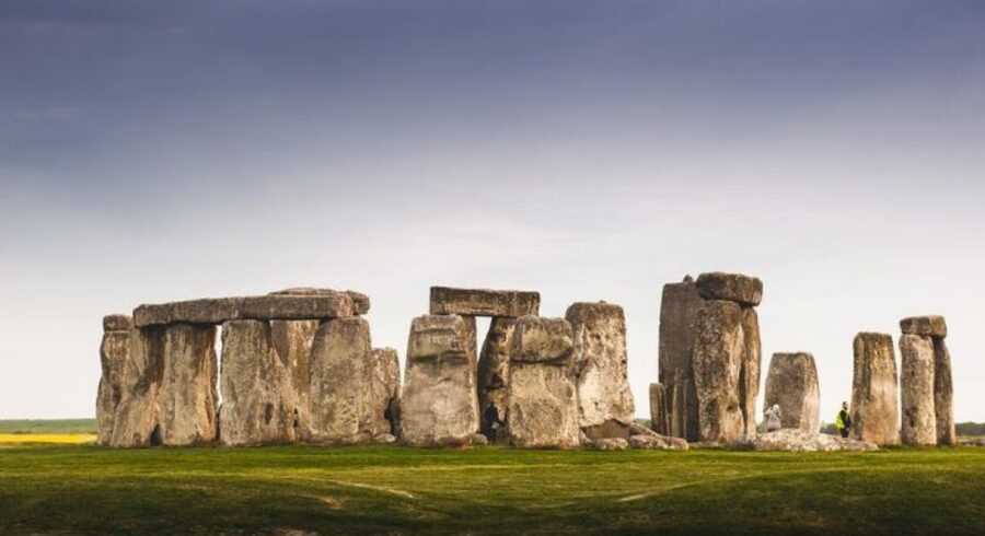 From Bristol: Stonehenge and Cotswold Villages Day Tour - Avebury: a more open and human stone circle