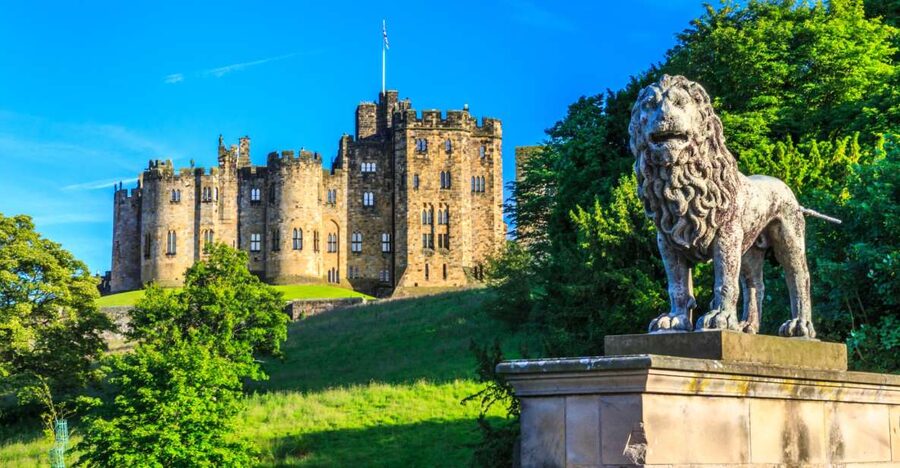 From Edinburgh: Alnwick Castle and Scottish Borders Tour - Small-group comfort, weather, and practical details