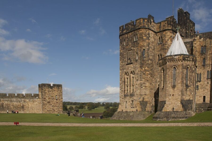 From Edinburgh: Alnwick Castle and Scottish Borders Tour - Should you book the Alnwick Castle tour?
