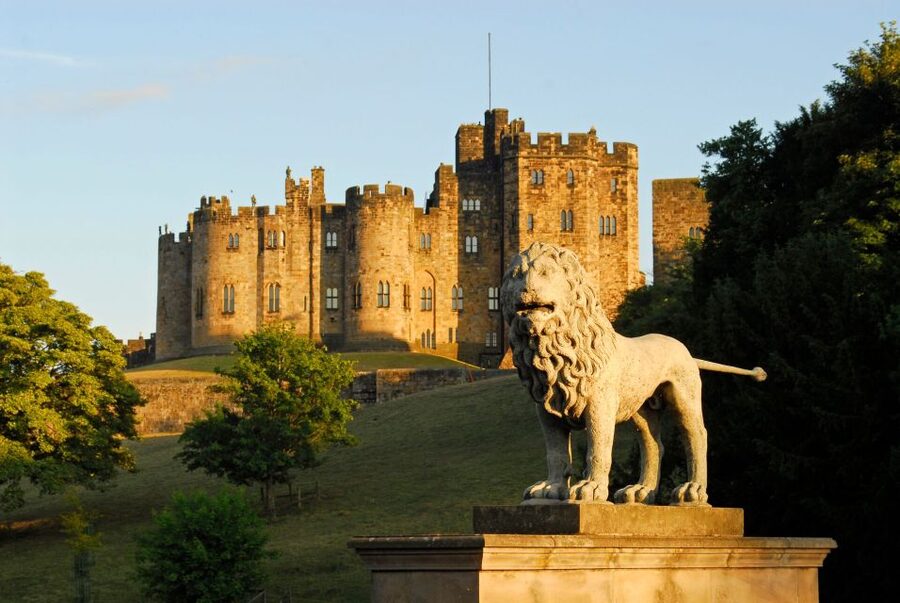 From Edinburgh: Day Trip to Bamburgh and Alnwick Castle - Key points to know before you book