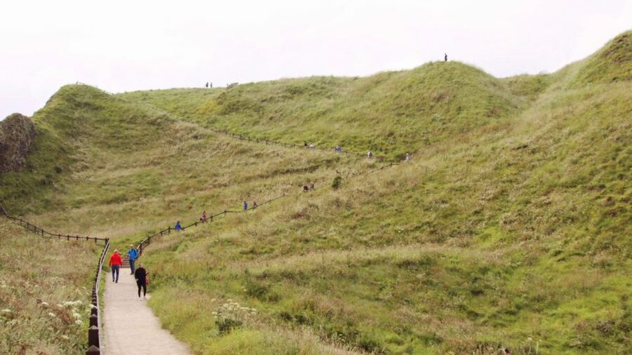 From Edinburgh: Glamis and Dunnottar Castles Tour in Spanish - Stonehaven provides the day’s lunch break