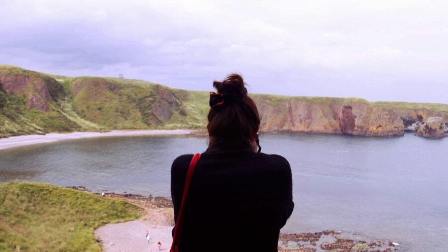 From Edinburgh: Glamis and Dunnottar Castles Tour in Spanish - Dunnottar Castle above the North Sea