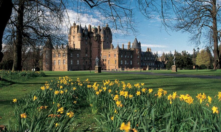 From Edinburgh: Glamis and Dunnottar Castles Tour in Spanish - North Queensferry and the Forth crossing