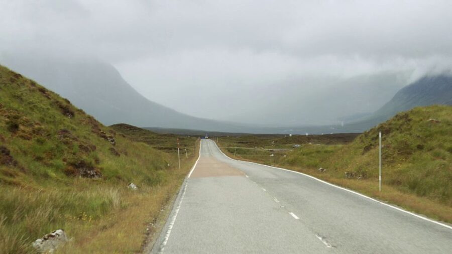 From Edinburgh: Glasgow & Scottish lakes Spanish Tour - Who should book this experience?