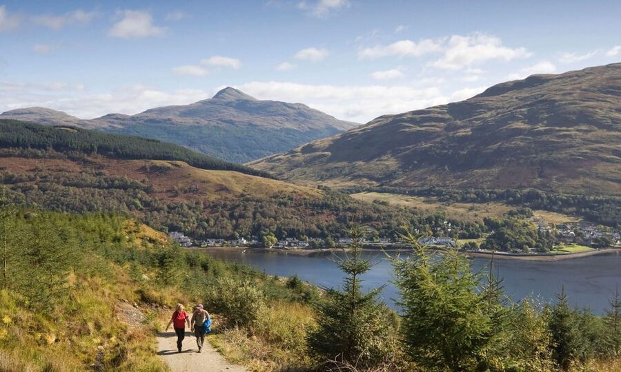 From Edinburgh: Glasgow & Scottish lakes Spanish Tour - Seeing Glasgow from the minivan or coach