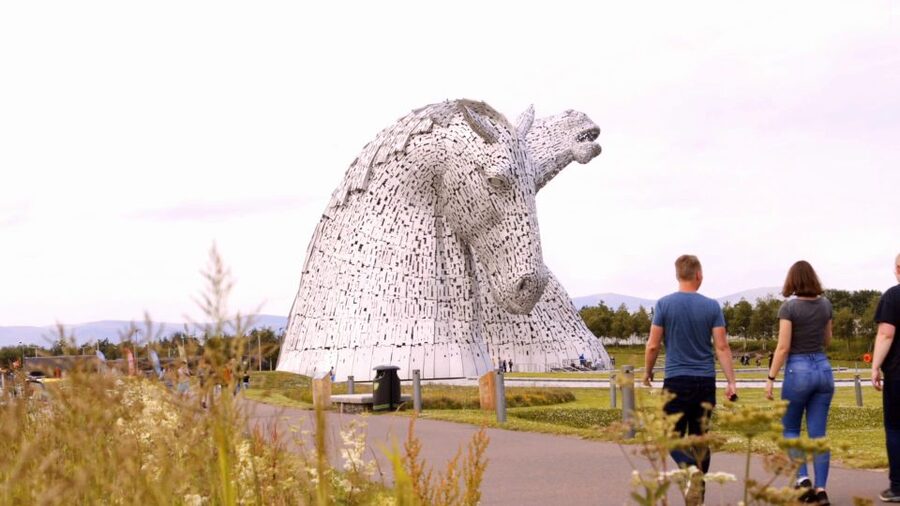 From Edinburgh: Glasgow & Scottish lakes Spanish Tour - Meeting the Kelpies near the start