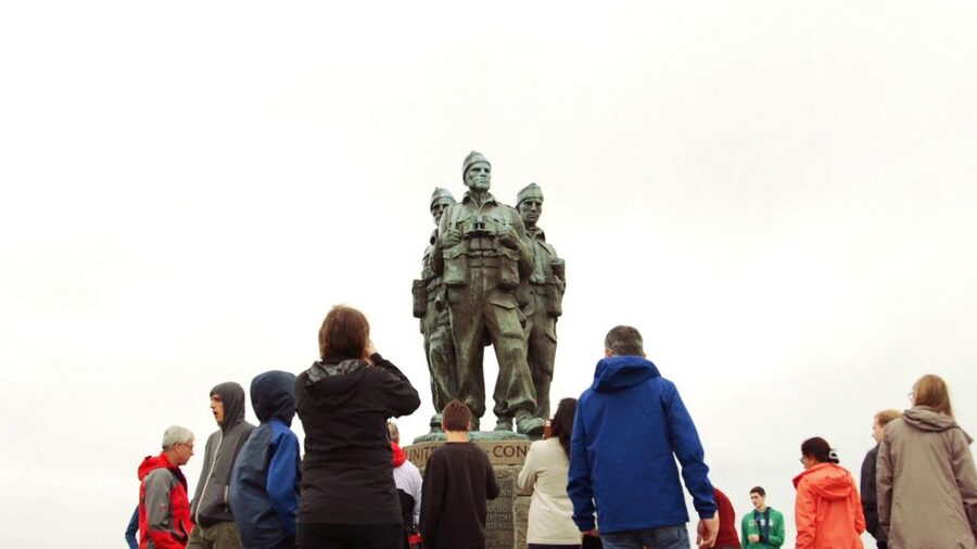 From Edinburgh: Loch Ness and Highlands Tour in Spanish - Spanish guiding and the human side of the tour