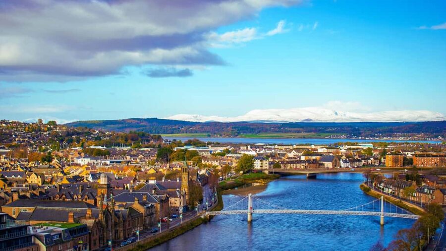From Edinburgh: Loch Ness and Highlands Tour in Spanish - The Commando Memorial and wartime stories