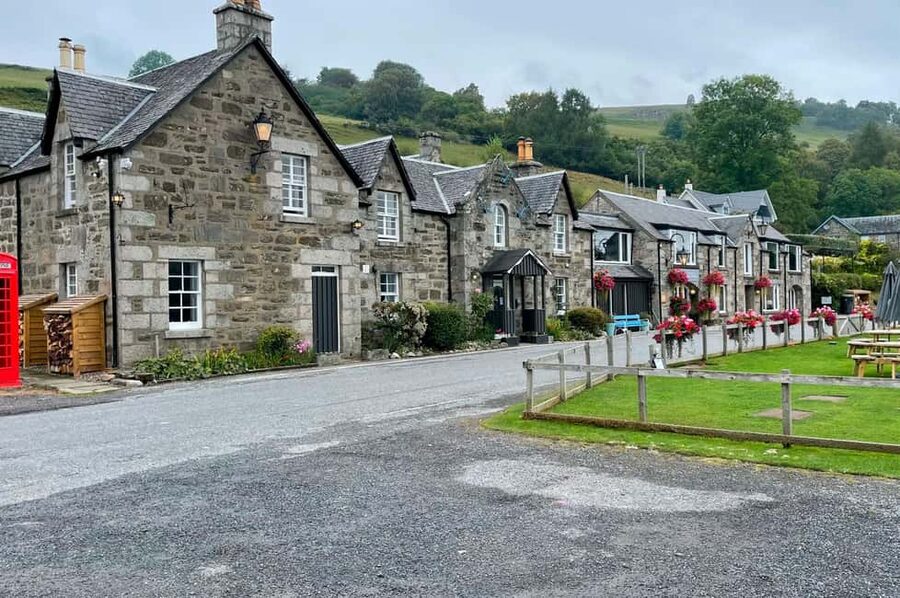 From Edinburgh: Loch Ness and Highlands Tour in Spanish - The pace, coach time, and comfort question