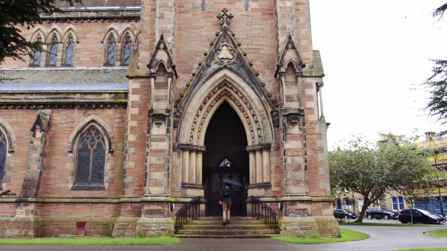 From Edinburgh: Loch Ness & Inverness Tour in Spanish - Who will enjoy this tour most