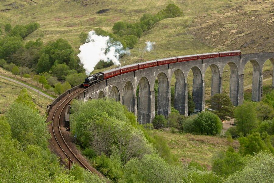 From Edinburgh: Magical Highlands Tour with Jacobite Train - The guides make a real difference