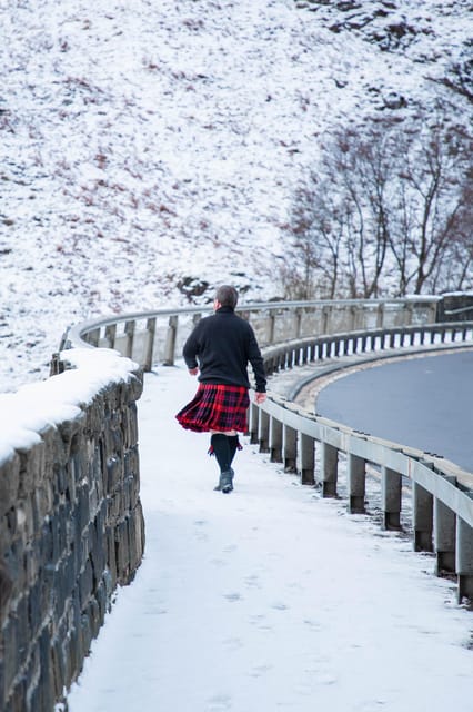From Glasgow: Glenfinnan, Fort William, and Glencoe Day Trip - Guides, buses, and the feel of the day