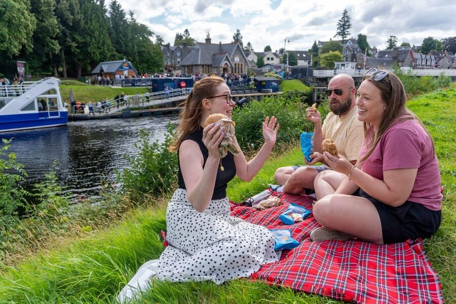From Glasgow: Loch Ness, Glencoe and Scottish Highlands Trip - The coach, guide, and group feel