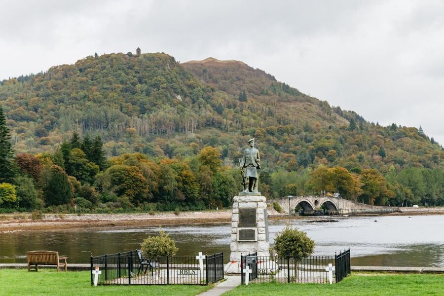 From Glasgow: Oban, Glencoe, Highland Lochs & Castles Tour - Glencoe and the darker side of Highland history