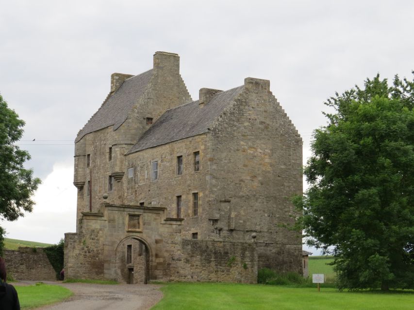 From Glasgow: Outlander Adventure Tour with Tickets - Blackness Castle, the stone ship