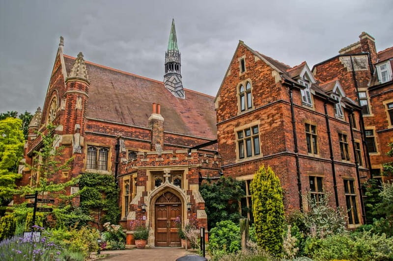 From London: Cambridge Day Trip Including Tour Guide - What the guide and driver add