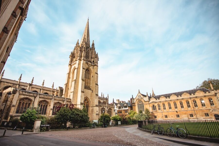 From London: Cotswolds and Oxford Guided Day-Trip - The road to Oxford