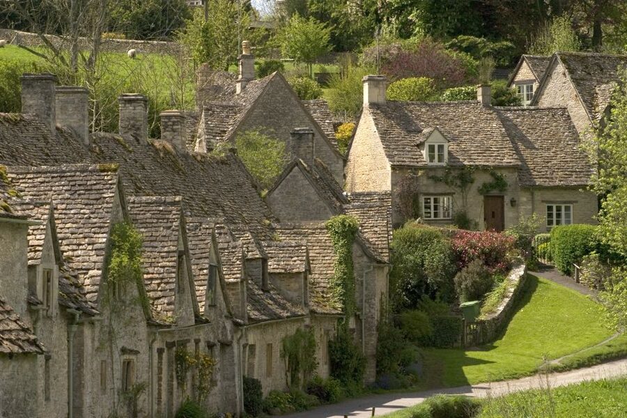 From London: Full-Day Cotswolds Small-Group Tour - Bourton-on-the-Water is the lunch stop