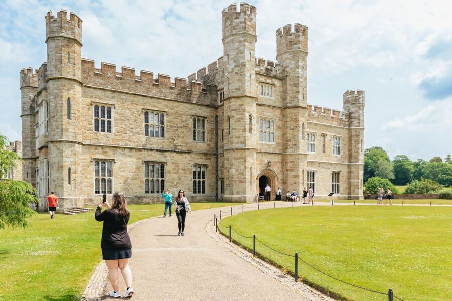 From London: Leeds Castle, Canterbury Cathedral & Dover - Three major sights in one long day