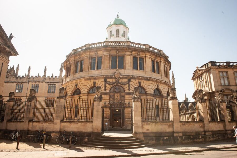 From London: Oxford and Cotswolds Villages Day Trip - Oxford in 2 hours and 15 minutes