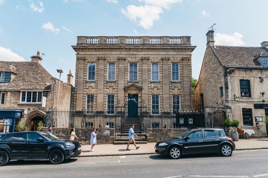 From London: Small Group Cotswolds Villages Tour - Transport, comfort, and the long return