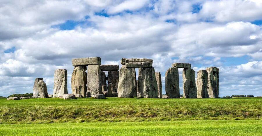 From London: Stonehenge Morning Day Trip with Admission - The 105-minute ride from London