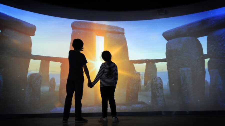 From London: Stonehenge & Roman Baths Full-Day Trip - Guides, drivers, and the human side of the trip