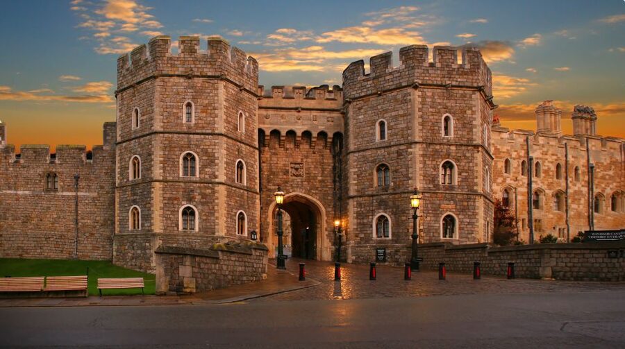 From London: Stonehenge, Windsor and Salisbury Guided Tour - Leaving London for Salisbury Plain