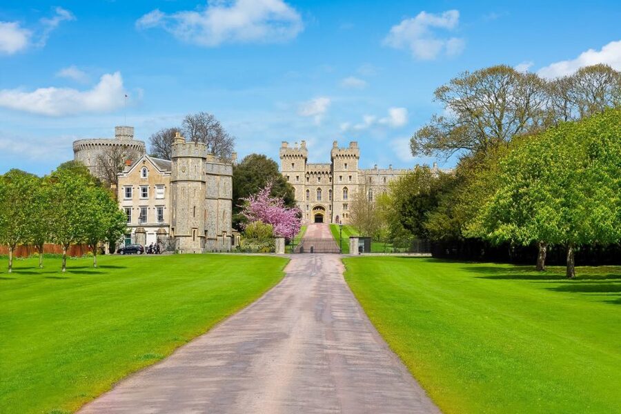 From London: Windsor Castle Afternoon Sightseeing Tour - St. George’s Chapel and royal burials