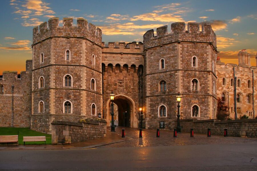 From London: Windsor Castle Afternoon Sightseeing Tour - The audio guide and languages