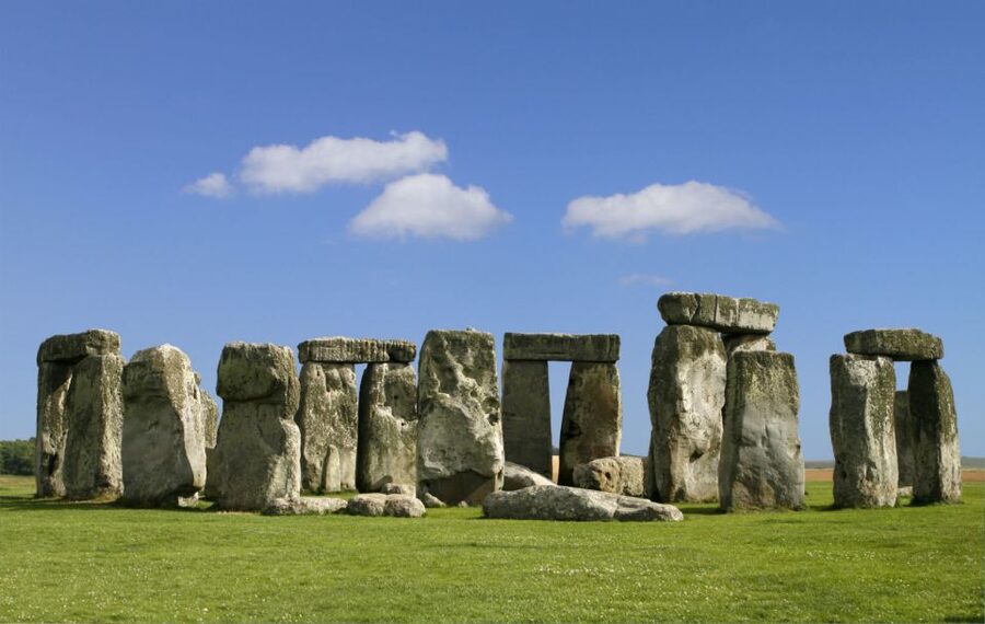 From London: Windsor Castle and Stonehenge Day Trip - What the coach ride is like