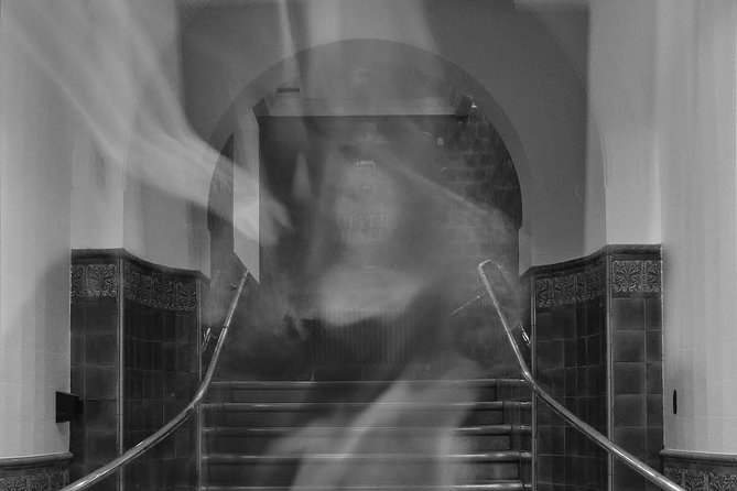Ghastly Ghost Walking Tour in London - From dark streets to London legends