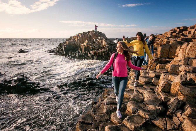 Giant's Causeway Tour from Belfast - Luxury Bus + Castles Tour - Meeting in central Belfast at 9 a.m.