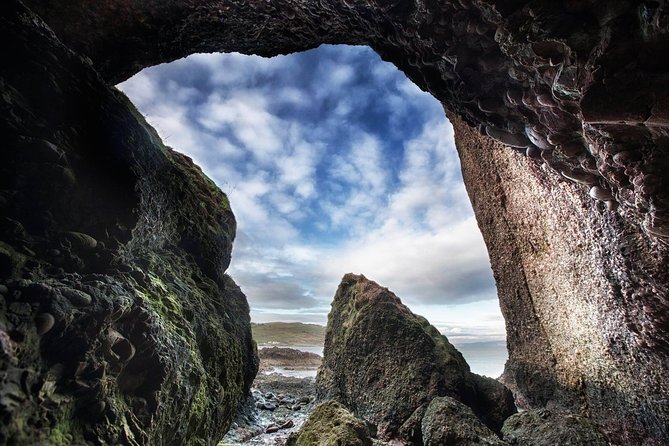 Giant's Causeway Tour from Belfast - Luxury Bus + Castles Tour - Dunluce Castle above the Atlantic