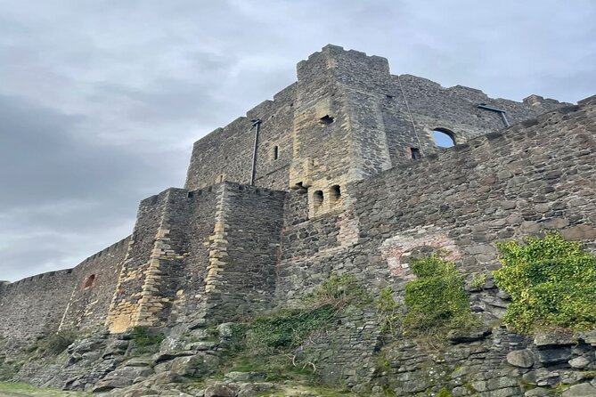 Giant's Causeway Tour including Game of Thrones Sites from Belfast - Bushmills Distillery and the lunch problem