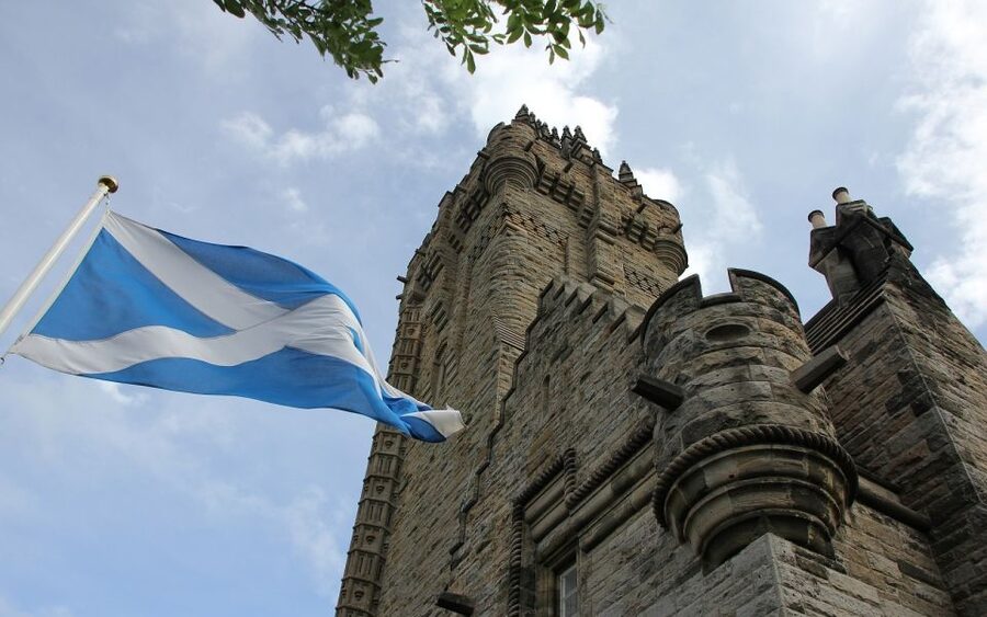 Glasgow: 2-Day Eilean Donan, Loch Ness & Glenfinnan Tour - Loch Garry and the road to Eilean Donan