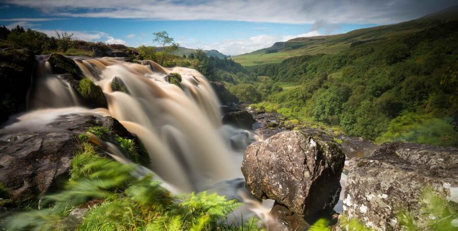 Glasgow: Loup of Fintry Waterfall Guided Tour - Arriving in the Fintry countryside