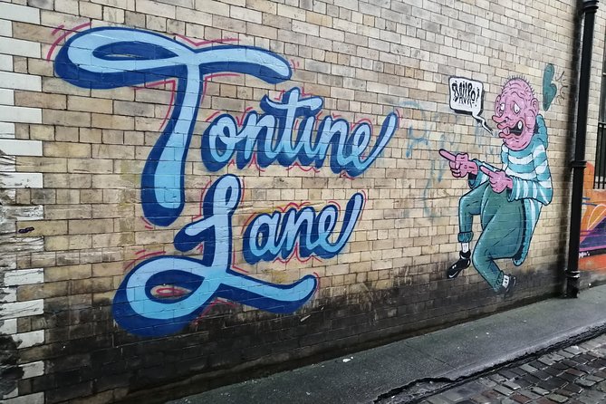 Glasgow Street Art Daily Walking Tour: 2pm - Falling Mural by The Rebel Bear