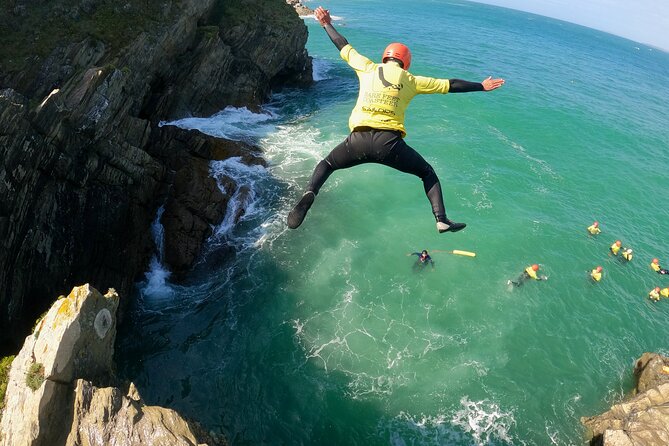 Half-Day Coasteering in Newquay Cornwall - Swimming, climbing, and the first small jumps