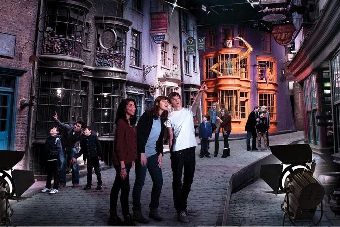 Harry Potter Warner Bros. Studio Tour with Transport from London - Platform 9 ¾ and the Hogwarts Express