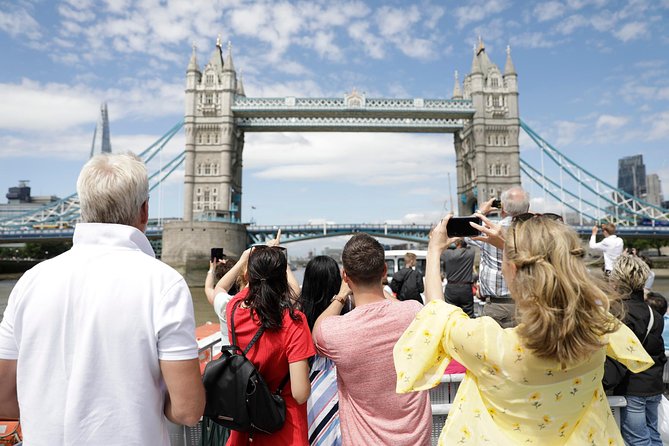 Hop-On Hop-Off Sightseeing River Cruise on the Thames - The commentary adds more than background noise
