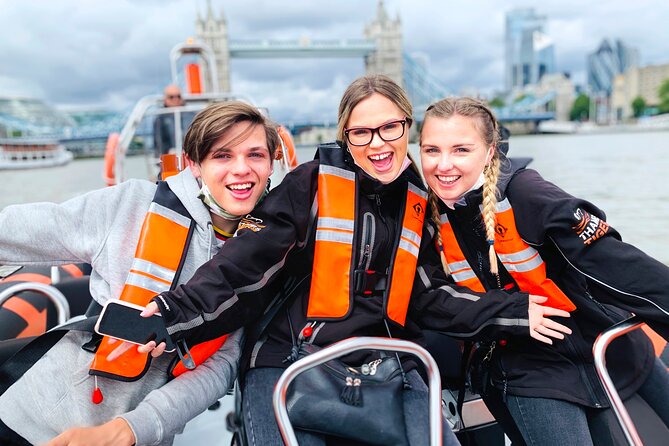 Iconic Sights of London: High-Speed Boat Trip - Canary Wharf at speed and the O2 Arena turn