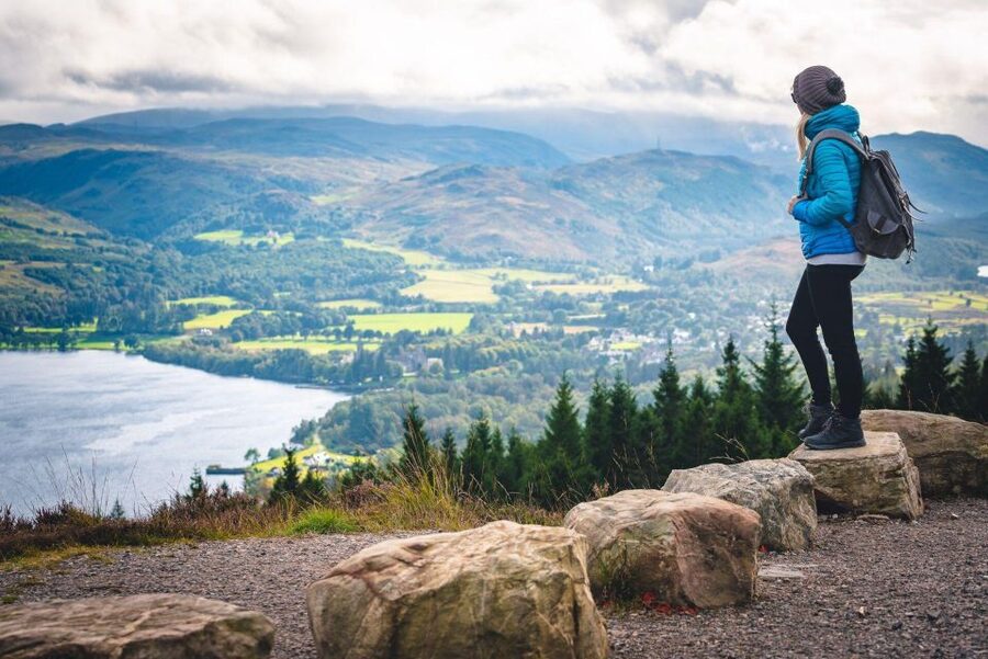 Inverness: Loch Ness Cruise, Castle, and Outlander Tour - Exploring Urquhart Castle above the loch