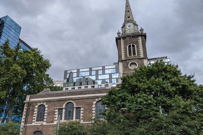 Jack the Ripper Tour in Spanish - Whitechapel High Street and Saint Botolph Without Aldgate