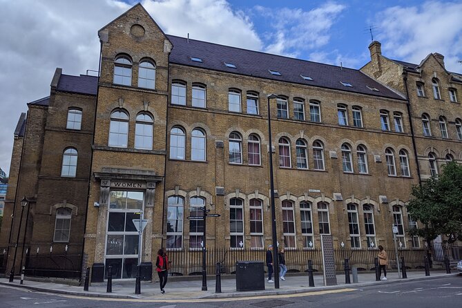 Jack the Ripper Tour in Spanish - Gunthorpe Street and the first step into the East End
